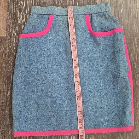 Chanel Boutique Denim Mini Skirt Size 38 Excellents Conditions.